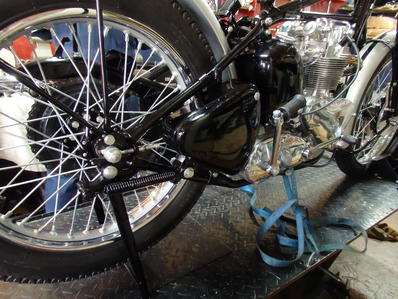 1954年トライアンフTR5合宿スクール8回目初日 