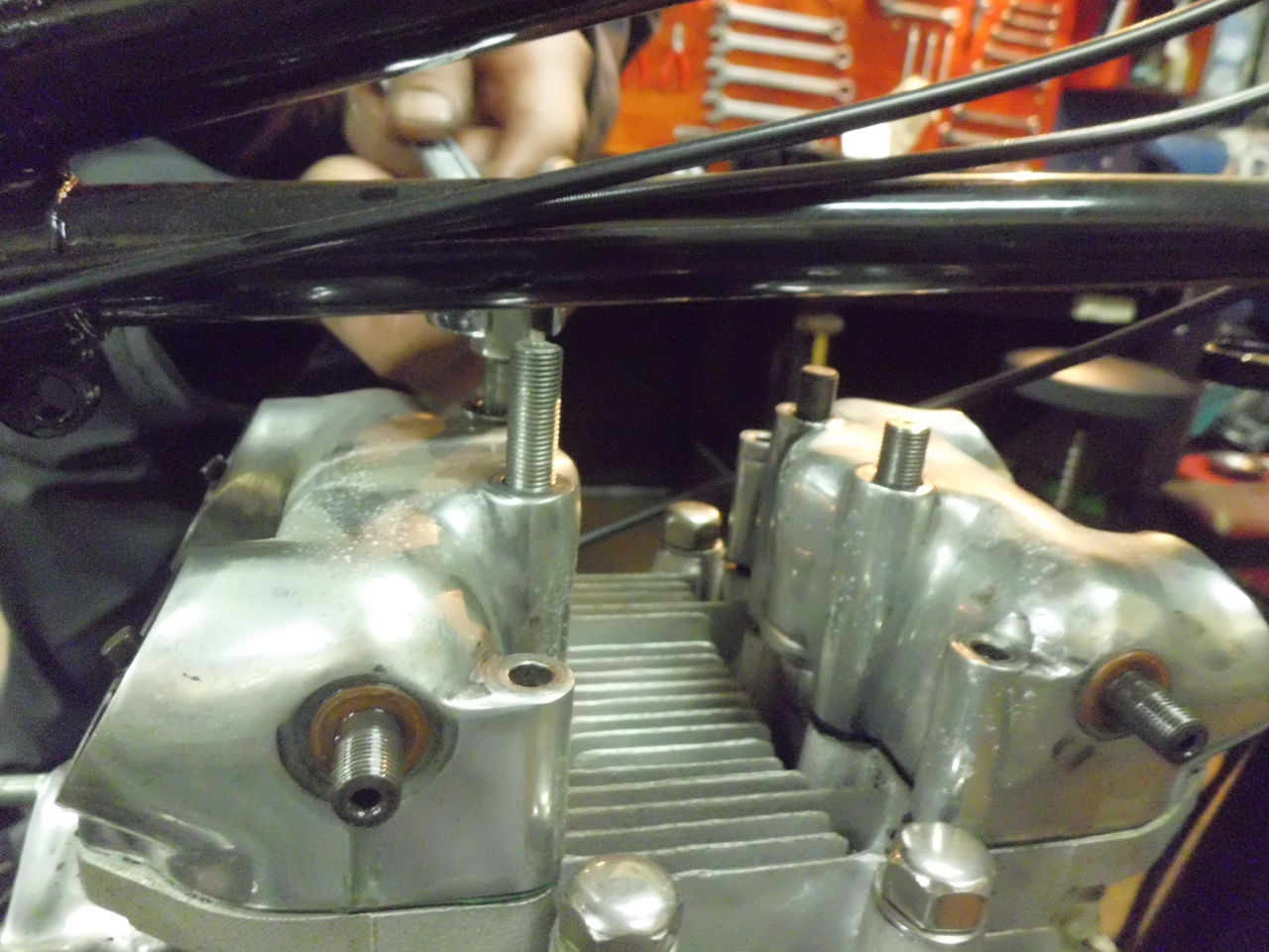 1956年トライアンフT100 分解作業の様子。 : TRAVIS 