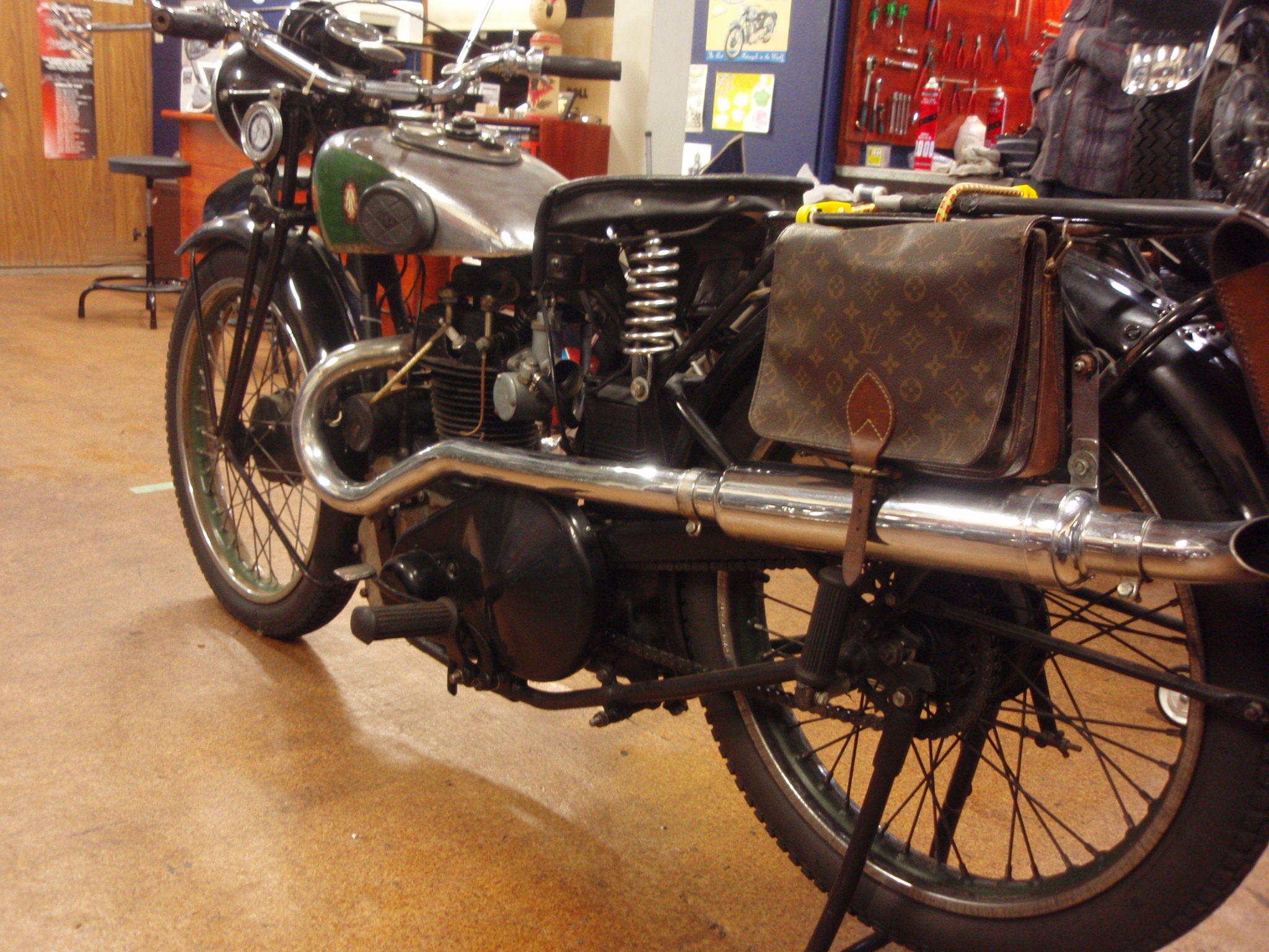 タンクパーツ - トライアンフ・BSA 旧車パーツ・プレユニット