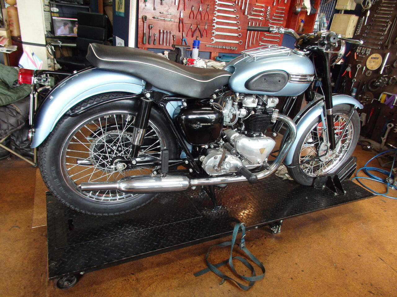 スミス　メーター　64年トライアンフt90 スミスsmithsスピードメーターkm/h#英車ノートンNortonトライアンフBSA