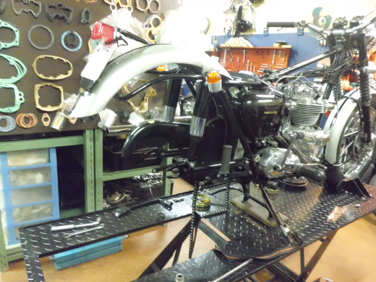 クラシックバイク 英車 レストア 修理 販売 輸入 トライアンフ