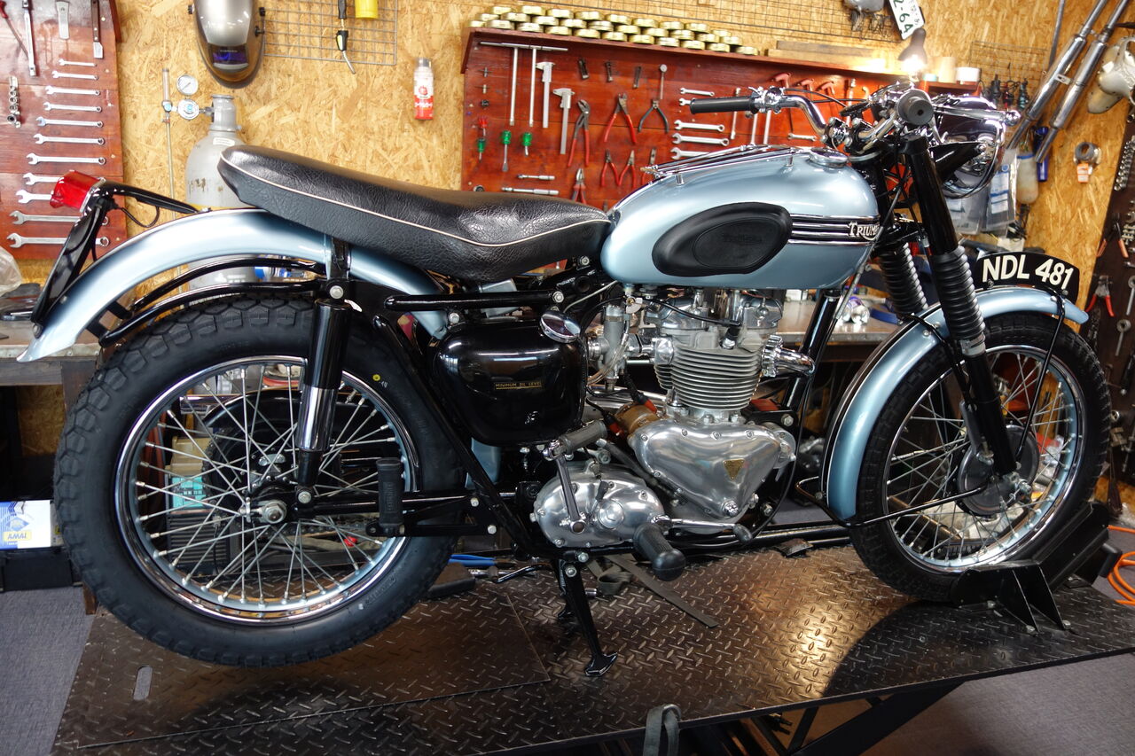 トライアンフ　TR6 純正タンク トライアンフ TR6 純正タンク トライアンフ TR6 純正タンク