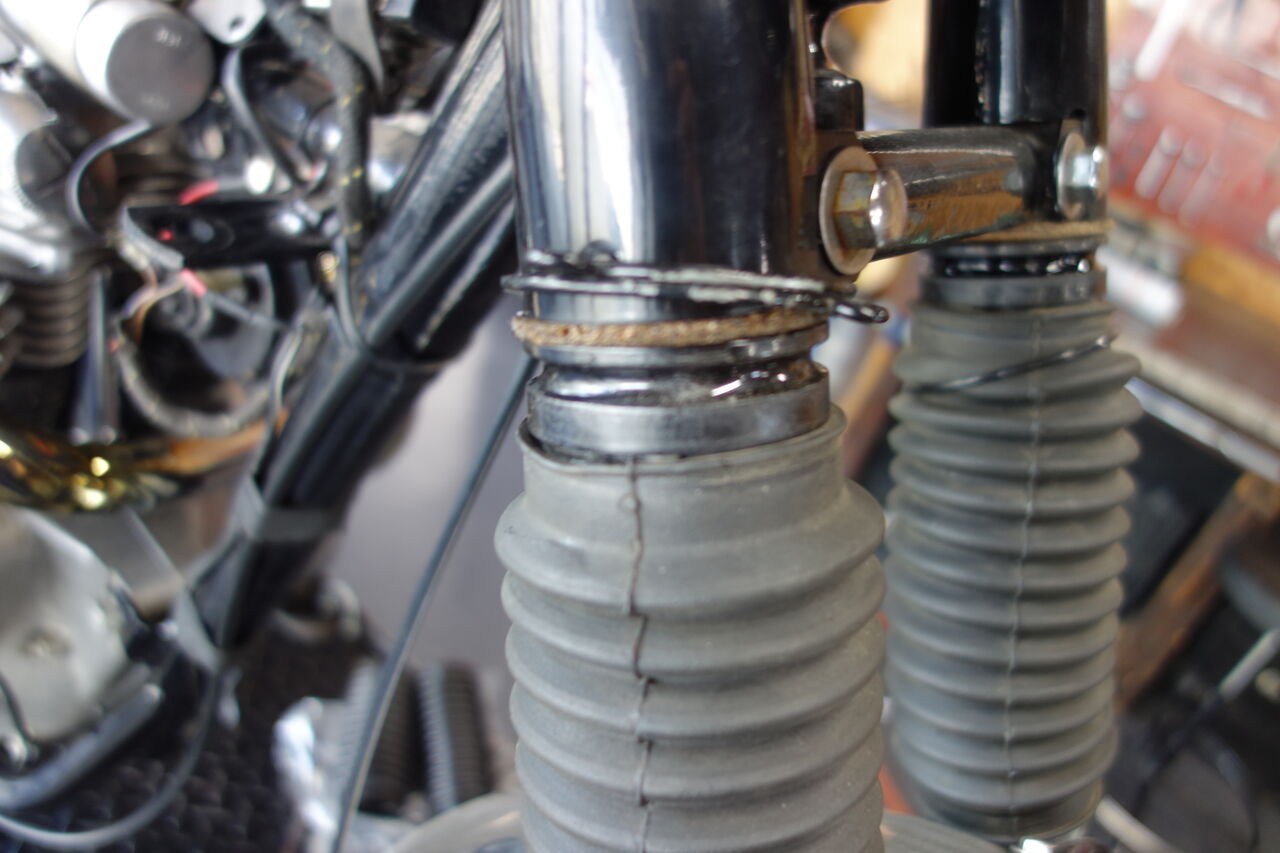 1967年トライアンフTR6Cエンブレム左右セット バイク 1967年トライアンフTR6Cエンブレム左右セット