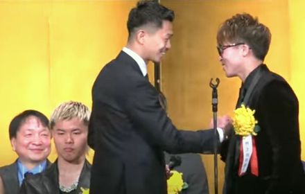 後列左端:にこやかに微笑む大橋会長