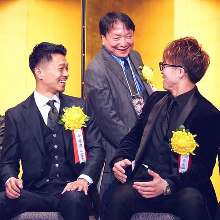 「聞いてないよ」とモンスターに声をかける大橋会長