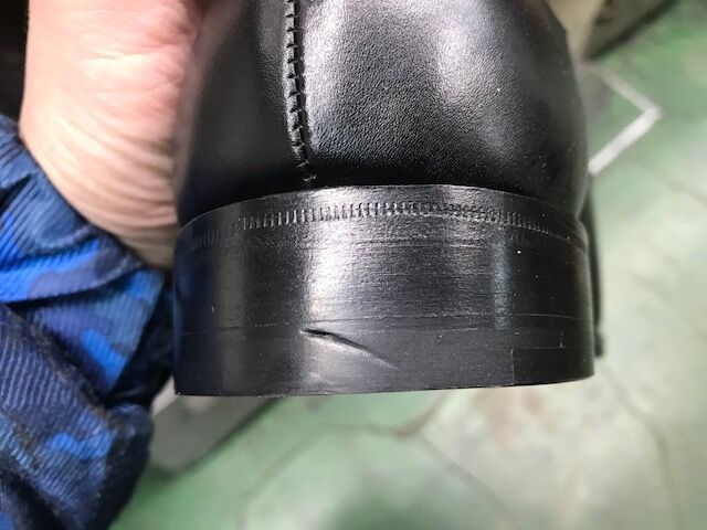 新しい靴なのにヒールにキズ おまけで Tempter 靴 鞄 革製品修理の東京修理センター ダイアリー