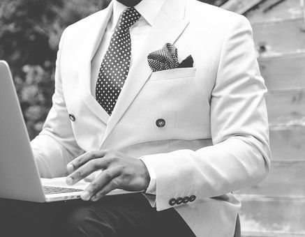 suit-869380__340