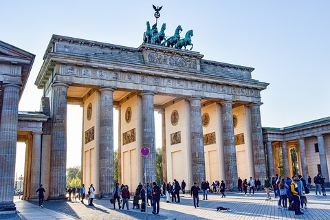 brand-front-of-the-brandenburg-gate-5117579_1280