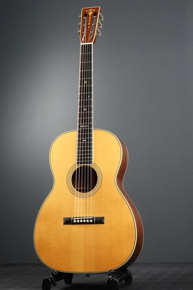 Schoenberg 000-28 custom【試奏レビュー】 : 木の温もりを鉄弦にのせて