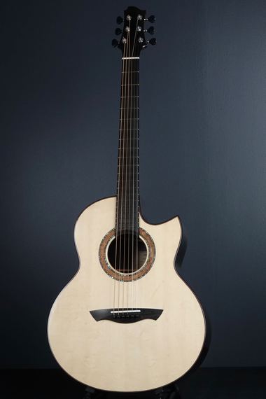 Akira Acoustic A3 cutaway custom【試奏レビュー】 : 木の温もりを鉄
