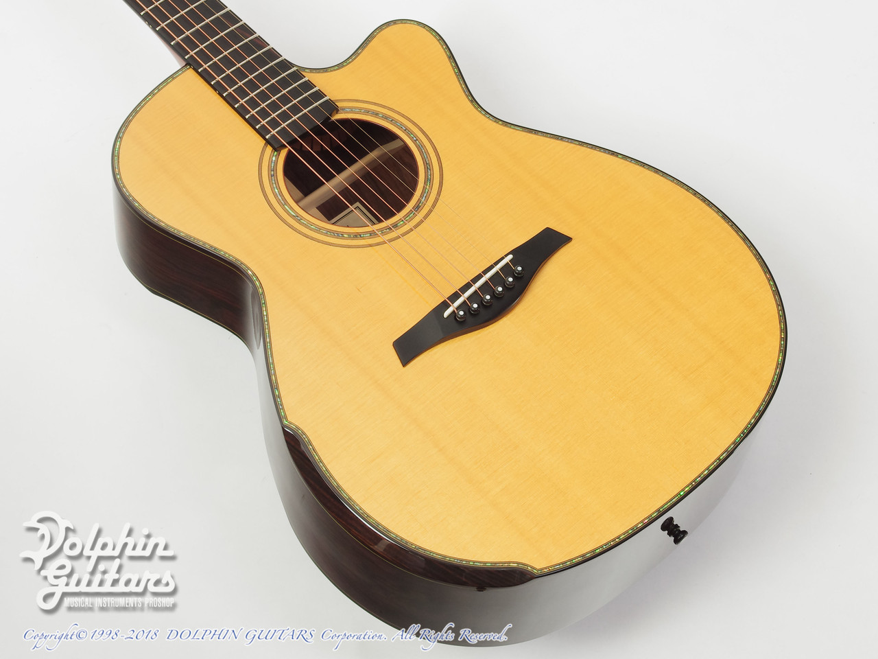 BENETEAU GUITARS OM Cutaway【試奏レビュー】 : 木の温もりを鉄弦にのせて