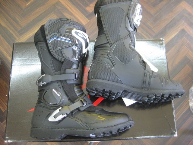 ゴアテックス入りオフロードブーツ展示中 : トレックフィールドの