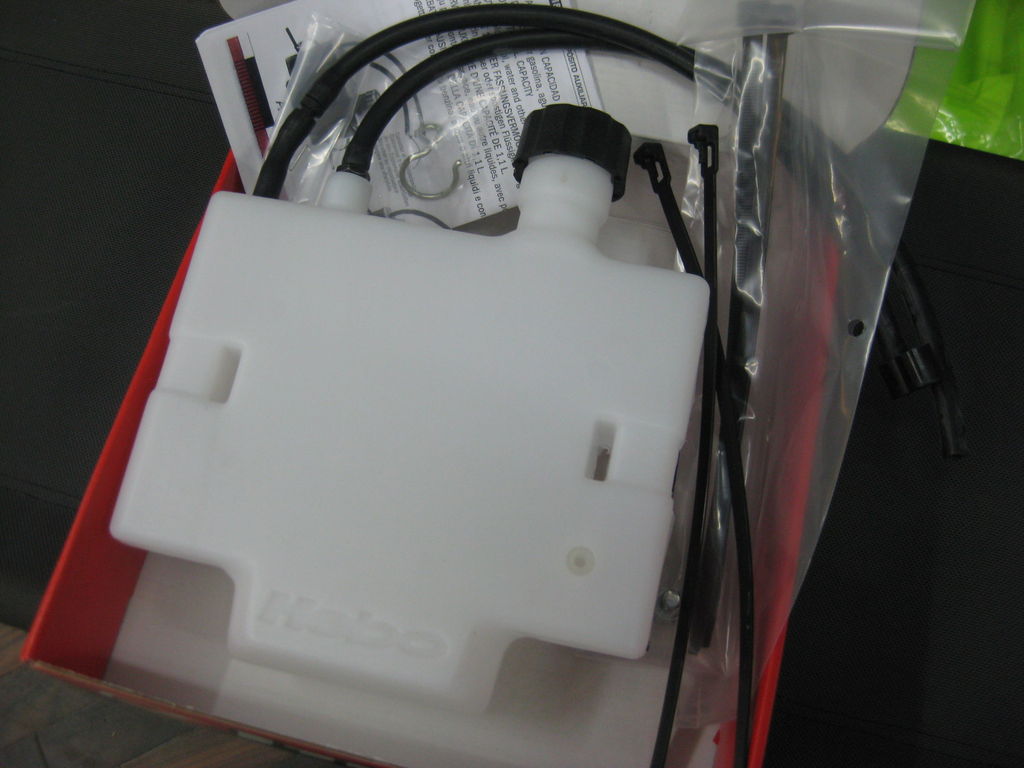 久しぶりに例のタンク 密輸入しました トレックフィールドの ぎょうれん