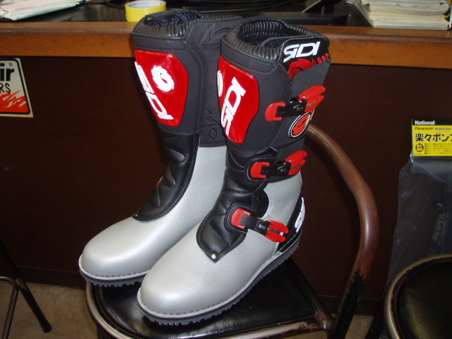 ウルトラマンのトライアルブーツ : トレックフィールドの「ぎょうれん」