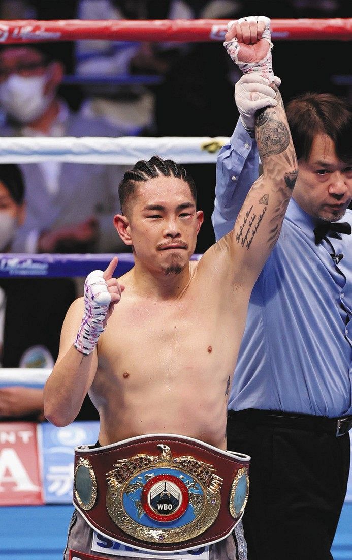『井岡一翔』11度目大みそか世界戦、白ビキニのラウンドガールも華やかに