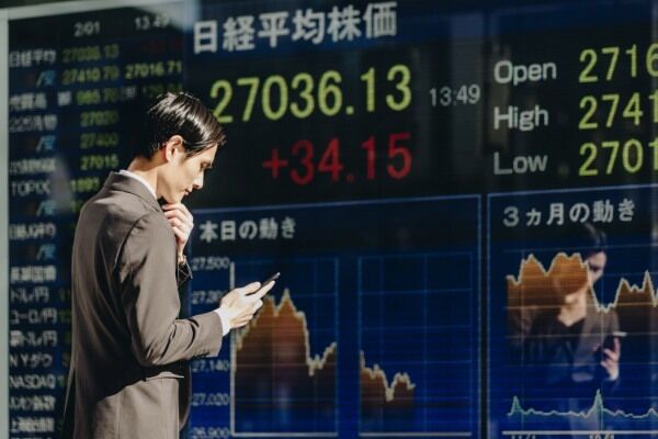 『日経平均』株価700円以上下落、世界的に景気減速への懸念強まる
