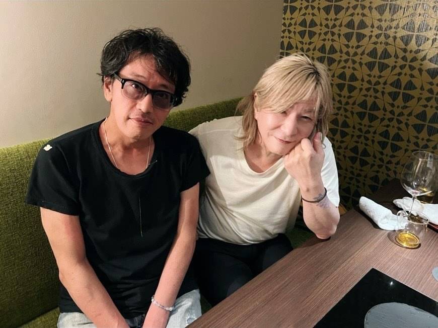 『岡村靖幸』小室哲哉との写真を披露しファン歓喜「80年代を代表する2人」