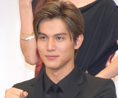 『中川大志』歌うまい、演技うまい、顔とスタイル抜群、彼女は橋本環奈って、一体どうなってんの？