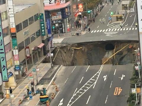 博多駅前 陥没