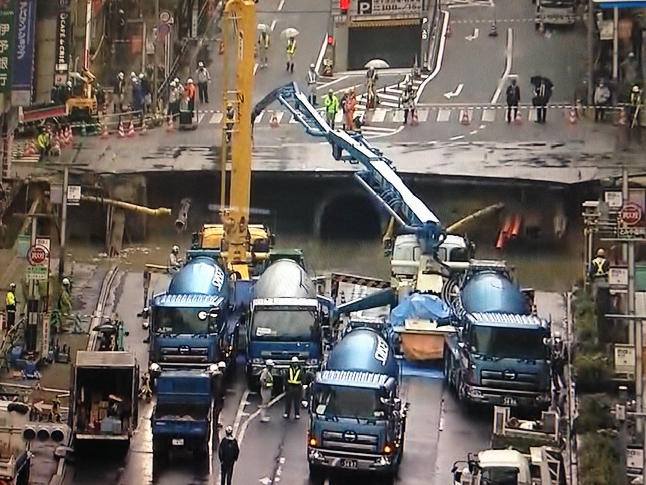 博多駅前の道路陥没