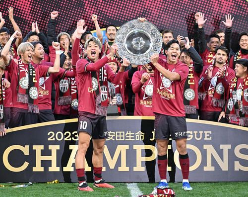 【歓喜】すげええええ!!! 神戸、栄光の瞬間！悲願のJ１初優勝達成で歓喜！