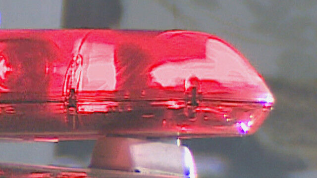 【衝撃】お告げ？女性が男性をハンマーで襲撃し逮捕！