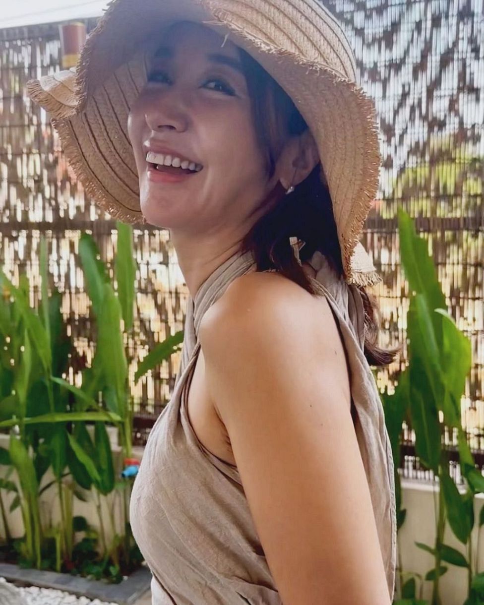 鈴木紗理奈、息子と北海道・積丹旅行ショット公開　「カップルですやん」