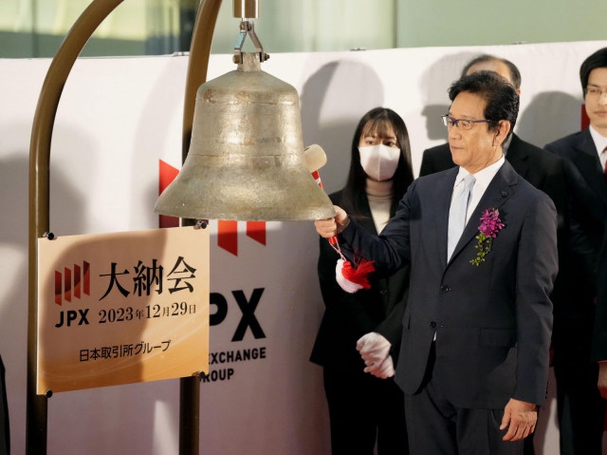 【期待】栗山前監督が東証大納会での打鐘で新たな展望を語る！