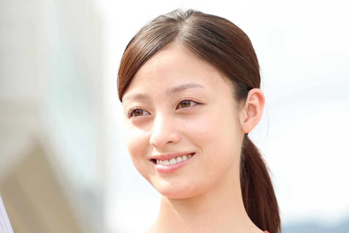 【疑惑】橋本環奈パワハラ疑惑？正月番組で物議の清楚系女性？