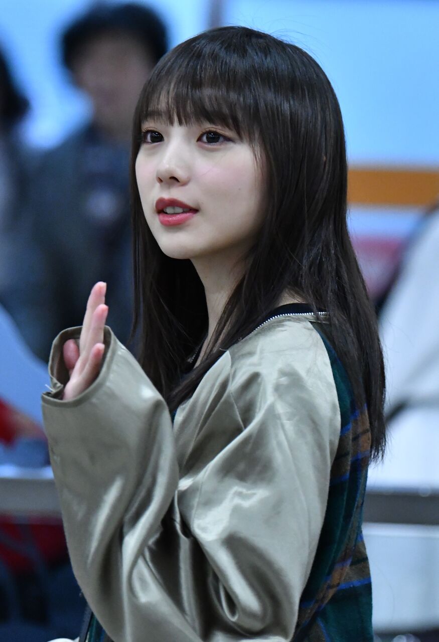 【魅力】うほほほぃ～ww乃木坂46の与田祐希が見事なY字バランスを披露！