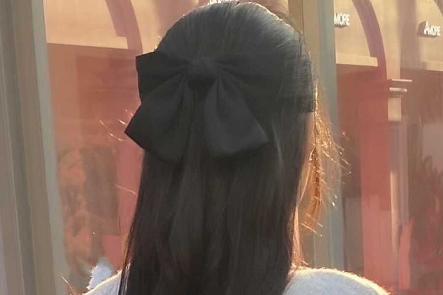 現役JK歌手tuki.ミニスカ美脚ショットが大反響！