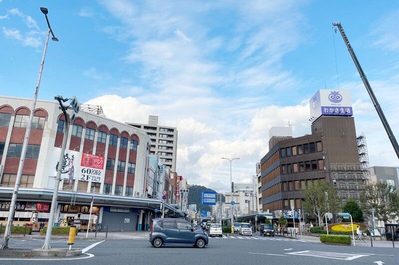 【鳥取】街頭迷惑！鳥取駅前で女性の“声”を大音量流す男ら逮捕！