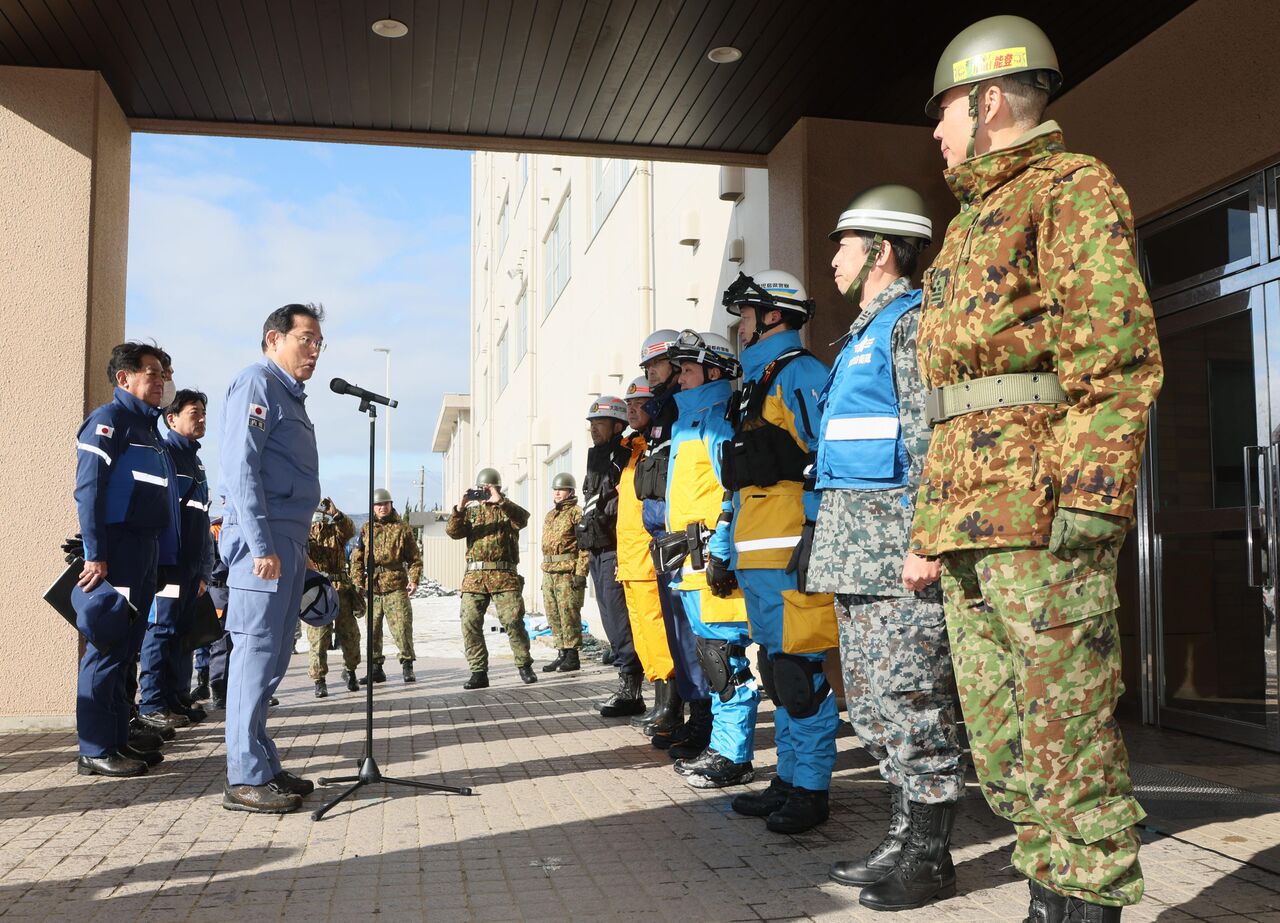 【熱意】岸田首相、自衛隊員らを激励！能登半島地震の被災地入り！