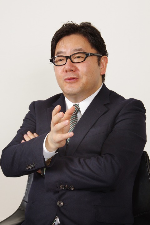 【鮮烈！】秋元康の最新ファッション！「イケオジすぎる」wwww