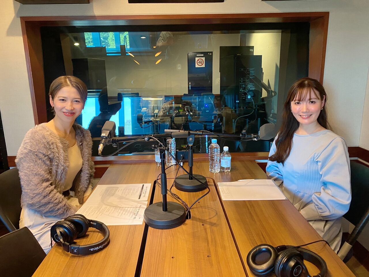 【エスコン】「めちゃスタイル良〜〜」元宝塚・泉まいらが新庄監督と2ショット！