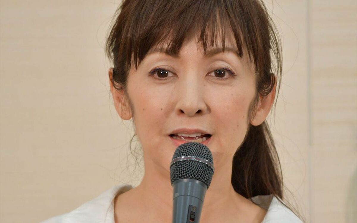 【衝撃】斉藤由貴　60代不倫医師との関係が続いていた！