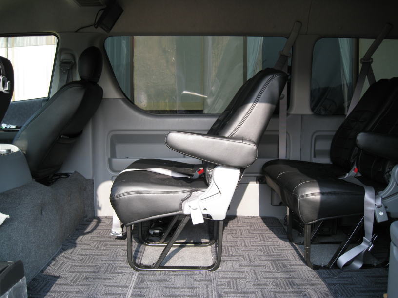 ハイエース セカンドシート リクライニング加工 一人乗りハイエース