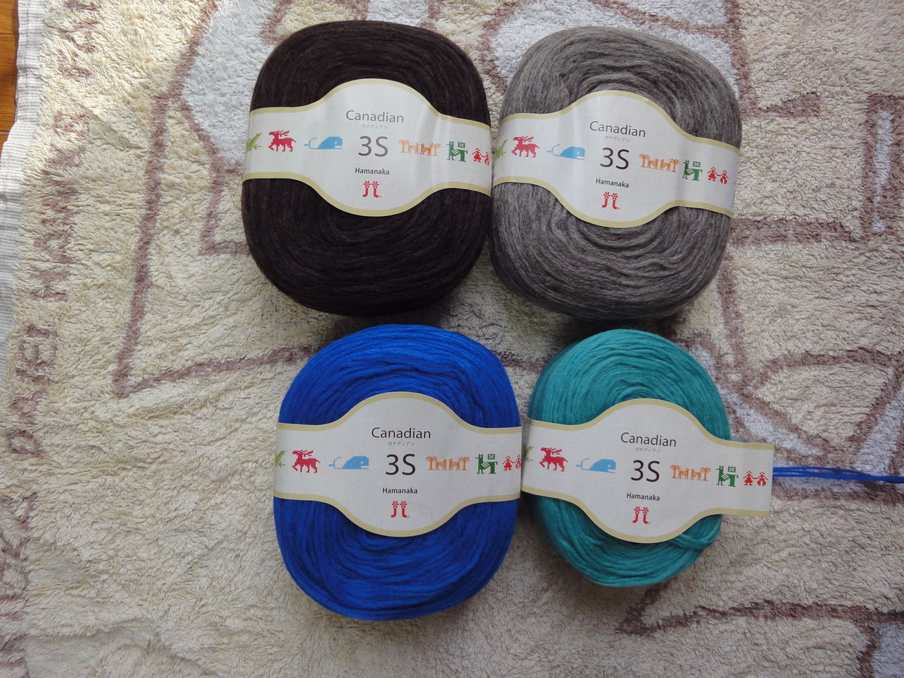 手編みのアウターニットより ジップアップベスト（カウチン）編み