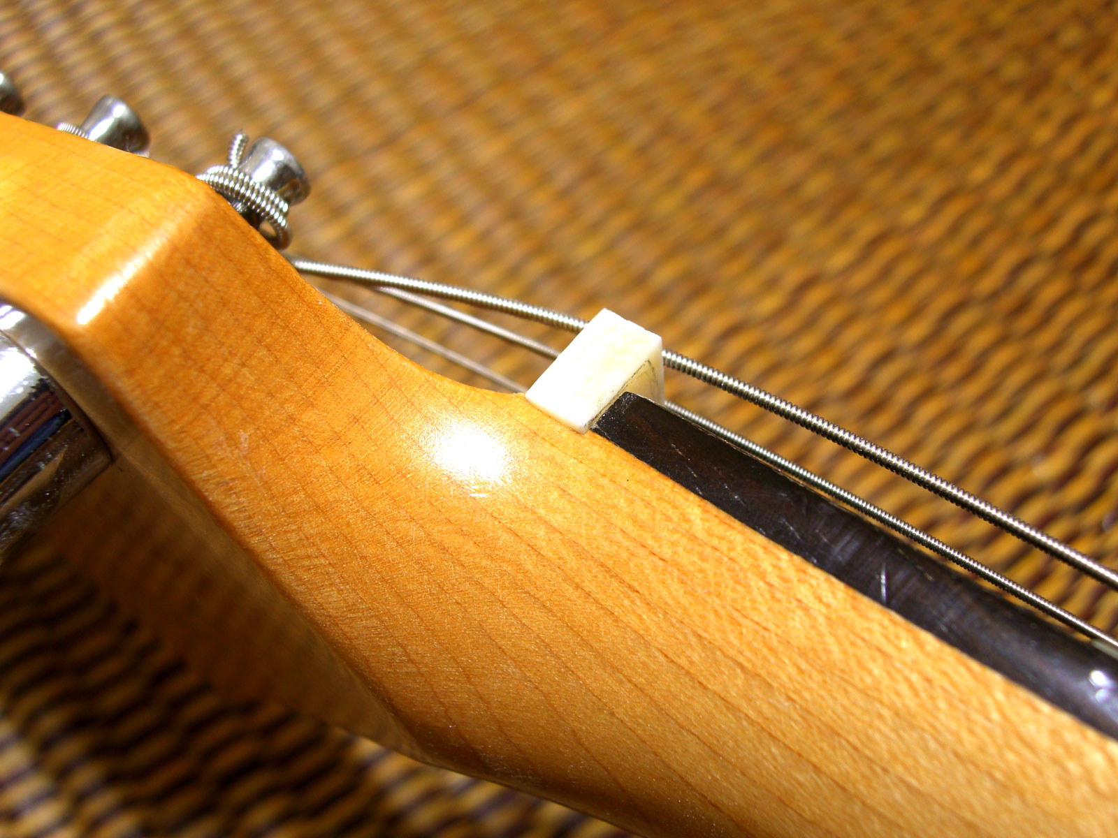 エレキギターナット交換 藤庵