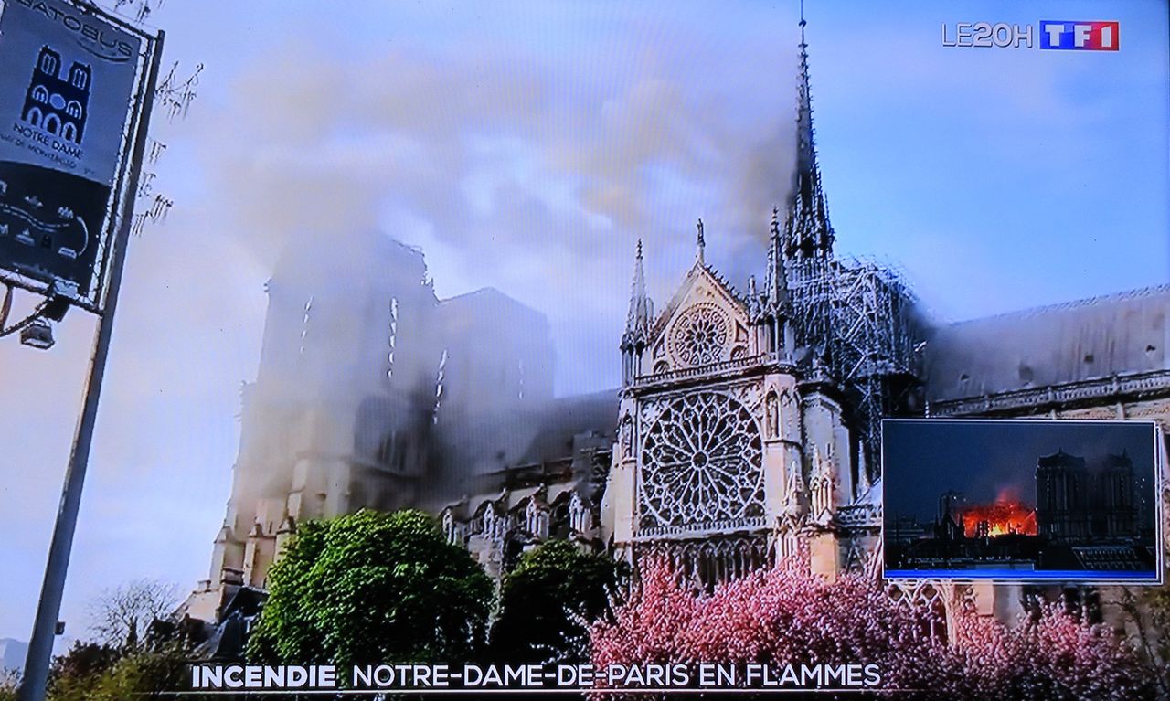 燃えるノートルダム大聖堂 : ソワレが要らないフランス暮らし 燃えるノートルダム大聖堂 : ソワレが要らないフランス暮らし