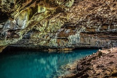 cave-863155_640浅い川