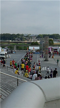 ももクロのスタイリスト米さんカレーが長蛇の列