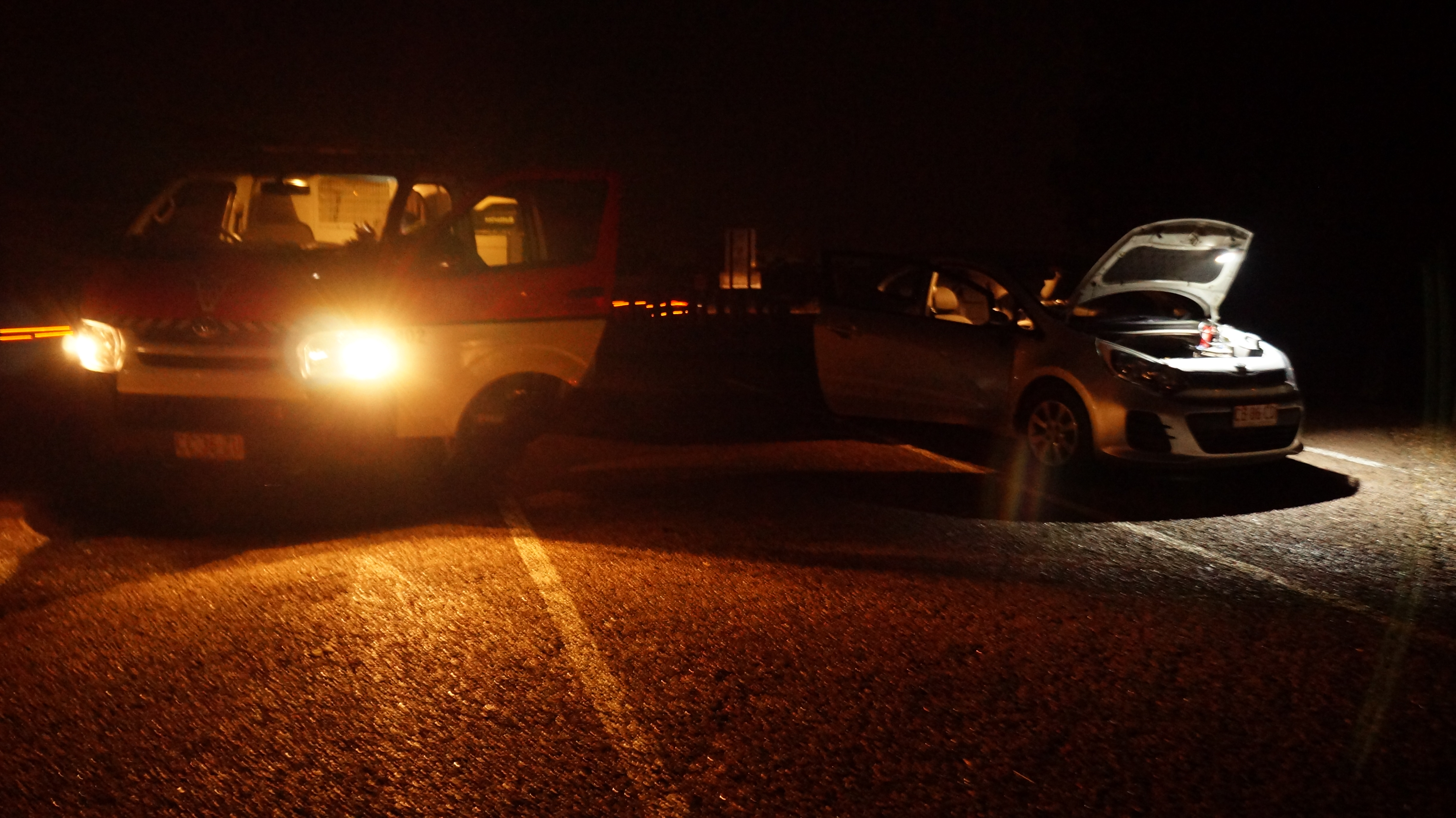 オーストラリア レンタカーの旅 バッテリーが上がりエンジンがかからない トラブったトラベル