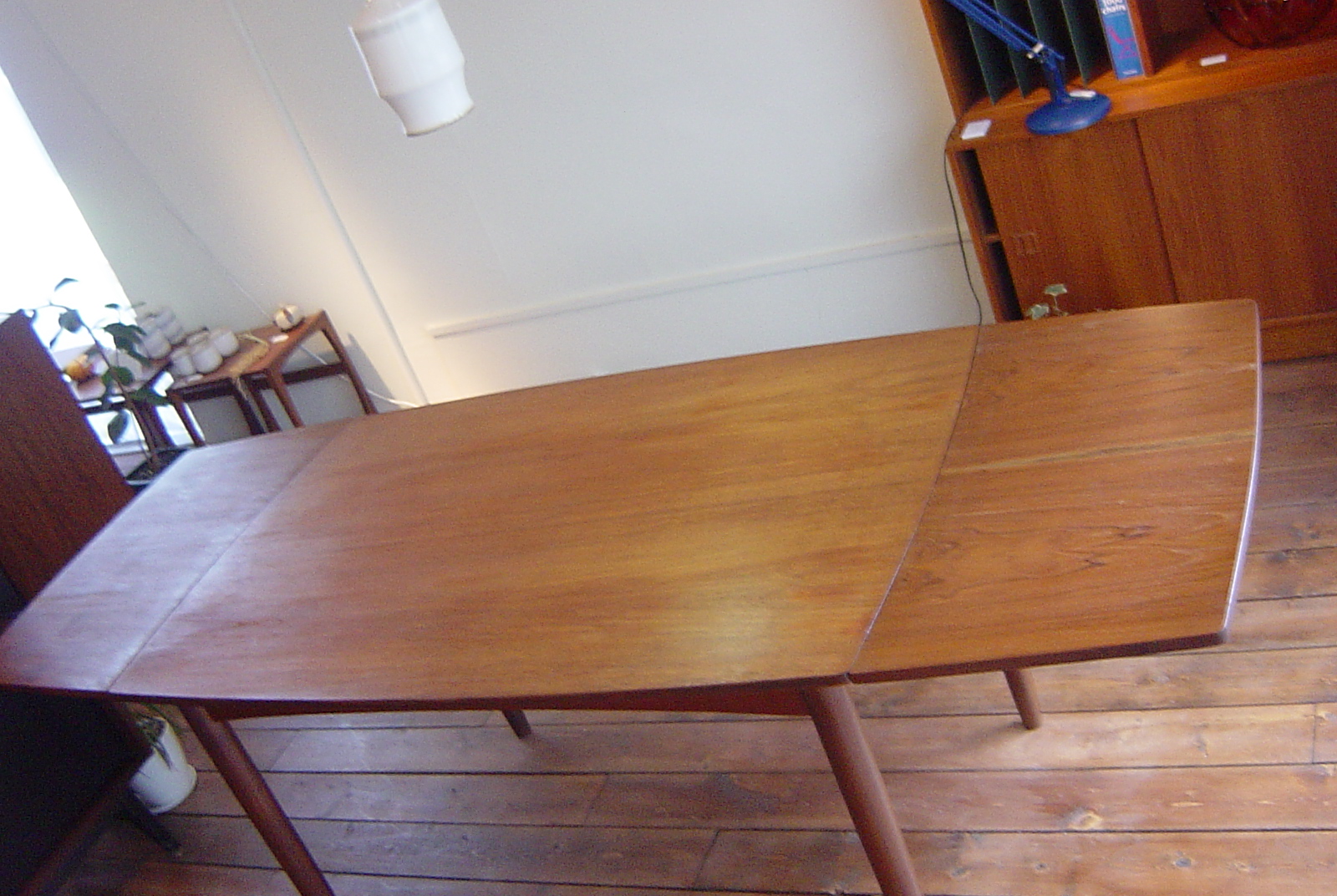trove-blog : デンマークのテーブルと冬っぽい(？)椅子