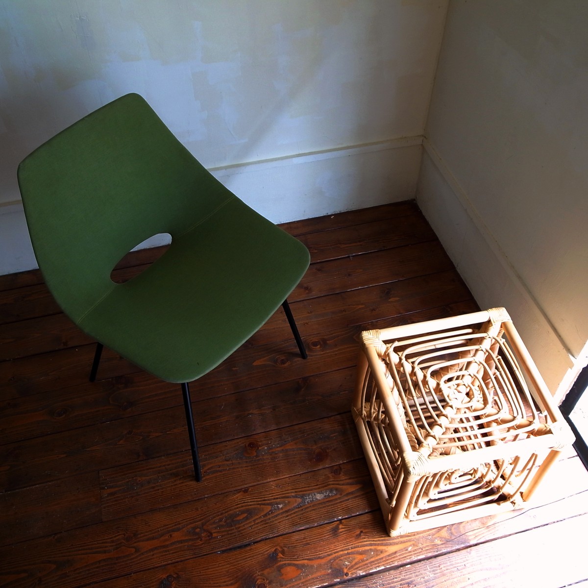 岡本太郎　サイコロ椅子 楽天市場】※在庫限り※岡本太郎 TARO OKAMOTO サイコロ椅子 籐製