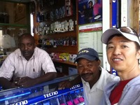 フランシスさんと携帯屋で