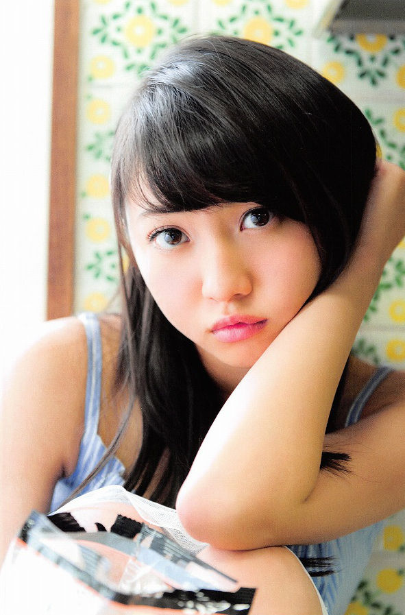 AKB48 木崎ゆりあ ファースト写真集「ぴーす」の画像 : NEXT Library