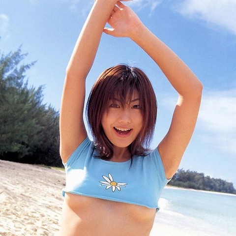 安めぐみ 乳首ポッチや下乳がエロい水着グラビア画像 : グラフォトSOX