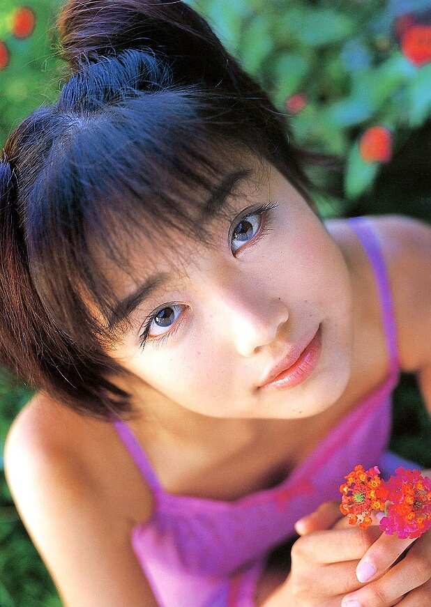 佐藤江梨子 写真集「GEiL」からの水着グラビア画像 グラフォトBOX e