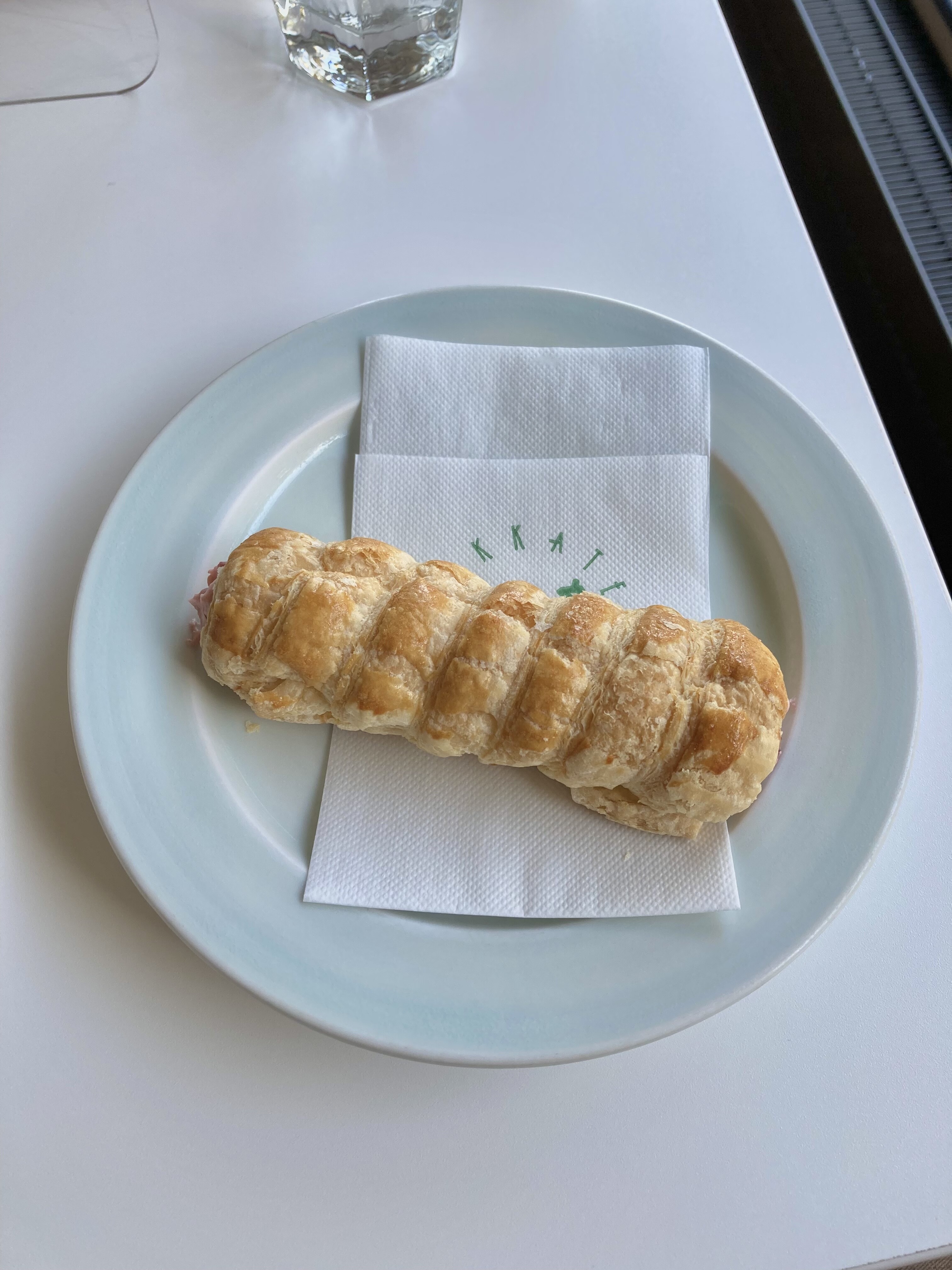 甘いヤツ 西三条店オリジナル サクサクパイ 苺ヨーグルト 六花亭 西三条店 六花亭西三条店 北海道 帯広市 十勝 帯広 Trunk Diary